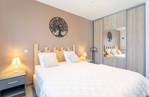 Cabestany Casa | Holiday Home 'La Casa Del Benestar' with Private Terrace, Wi-Fi and Air Conditioning