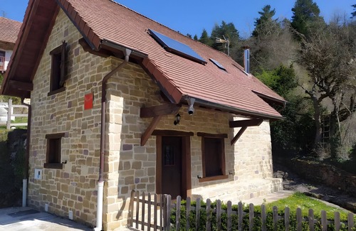Arce Casa | Holiday Home 'La Central De Azparren' with Wi-Fi