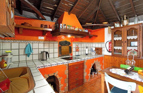 Tijarafe Casa | Casa de vacaciones 'La Chirlaca' con vistas al mar, jardín privado y Wi-Fi