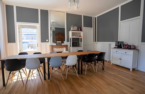 Mont-Dore Casa | Holiday Home 'La Demeure Du Tabellion' with Mountain View, Balcony and Wi-Fi