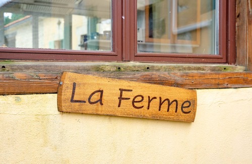 Gemozac Casa | Casa de vacaciones 'La Ferme - Gîtes De La Tournerie' con piscina compartida, terraza y Wi-Fi