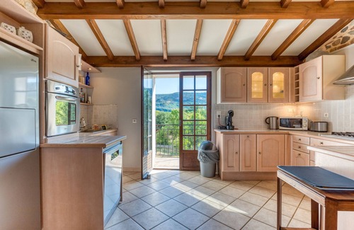 La Tour-Sur-Orb Casa | Holiday Home 'La Trêve' with Mountain View, Wi-Fi and Air Conditioning