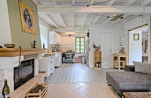 Prat-Bonrepaux Casa | Casa de vacaciones 'La Mouline' con vistas a la montaña, Wi-Fi y aire acondicionado