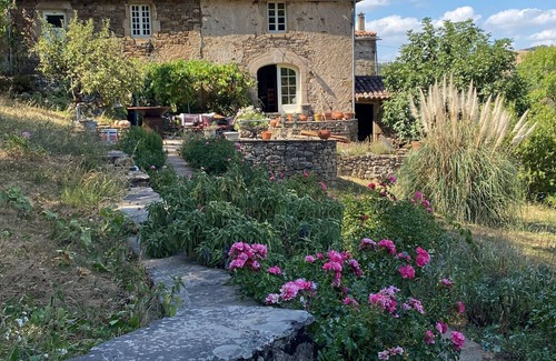 Saint-Izaire Casa | Casa de vacaciones 'La Grande Combe' con vistas a la montaña, piscina privada y Wi-Fi