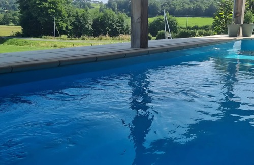 Janaillat Casa | Holiday Home 'La Grande Maison De Janaillat' with Private Terrace, Private Garden and Wi-Fi
