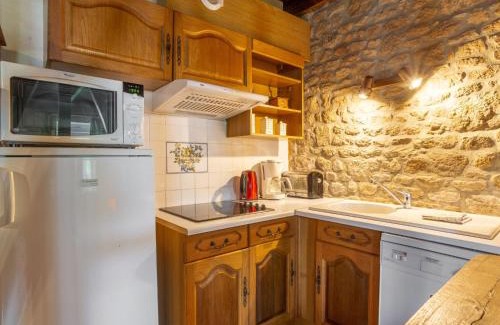 Sartilly-Baie-Bocage Casa | Holiday Home La Haute Gilberdière-1 by Interhome