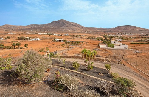 Tetir Casa | Casa de vacaciones La Higuerita de Tetir con vistas a la montaña, jardín y Wi-Fi