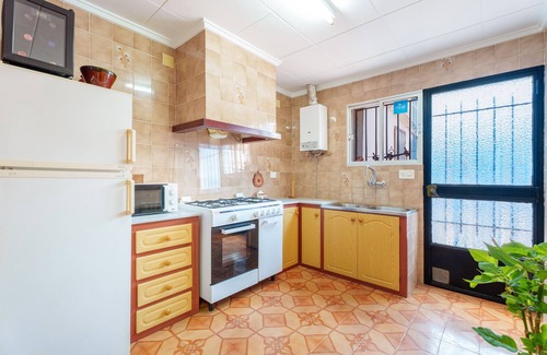 Camporrobles Casa | Casa de vacaciones "La Luna" con terraza privada y Wi-Fi
