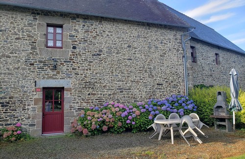Baguer-Pican Casa | Holiday Home 'La Maison Bienvenüe' with Private Garden and Wi-Fi