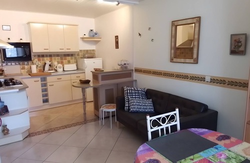 Thesee Casa | Holiday Home 'La Maison Bleue' with Private Terrace, Private Garden and Wi-Fi