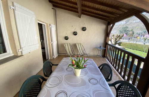 Cajarc Casa | Casa de vacaciones 'La Maison Du Tour De Ville' con vistas a la montaña, Wi-Fi y aire acondicionado