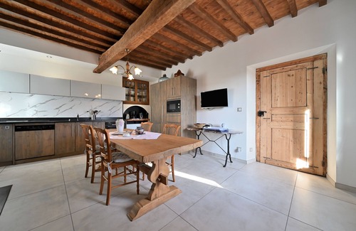 Capvern Casa | Casa de vacaciones 'La Maison Poulogne' con vistas a la montaña, terraza privada y Wi-Fi