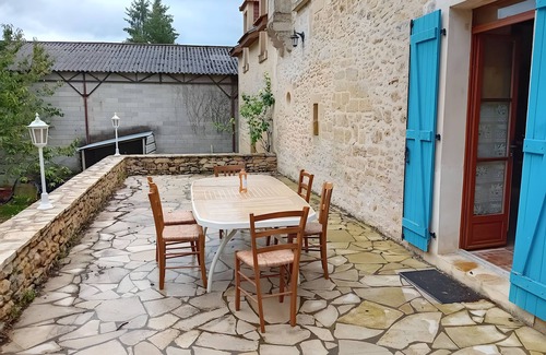 Meyrals Casa | Casa de vacaciones 'La Maison De Carmensac' con terraza privada y jardín privado