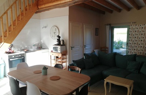 Fye Casa | Casa de vacaciones 'La Maisonnette Du Meslay' con terraza privada, jardín compartido y Wi-Fi