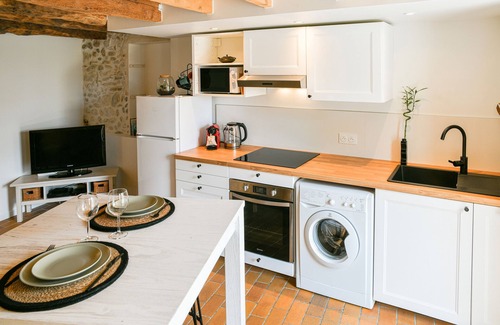 Voiron Casa | Casa de vacaciones 'La Margotte' con terraza privada, jardín privado y Wi-Fi
