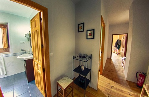 Morcuera Casa | Holiday Home 'La Plazuela' with Mountain View, Shared Garden and Wi-Fi