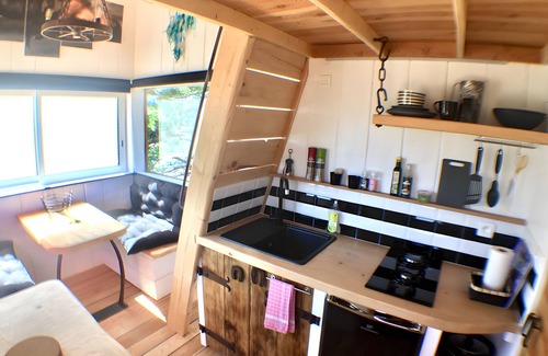 Sisteron Casa | Holiday Home 'La Tiny House De Peggy' with Mountain View, Private Terrace and Air Conditioning