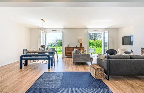 Baden Casa | Holiday Home La Tour Bourgerel avec piscine by Interhome