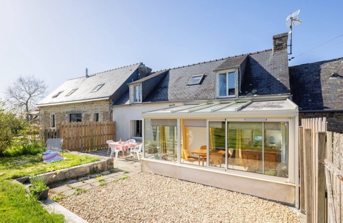 Ergue-Gaberic Casa | Casa de vacaciones 'Le Jardin De Léonie' con terraza privada, jardín privado y Wi-Fi