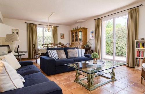 Nans-les-Pins Casa | Holiday Home Le Jardin du Golf by Interhome