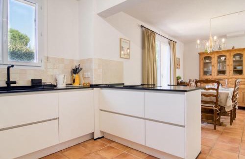 Nans-les-Pins Casa | Holiday Home Le Jardin du Golf by Interhome