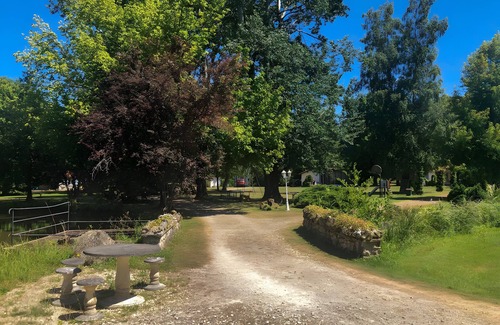 Varaignes Casa | Casa de vacaciones 'Le Lavoir' con piscina compartida, terraza privada y jardín compartido