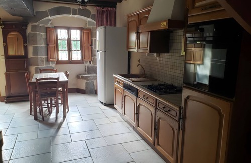 Baguer-Pican Casa | Holiday Home 'Le Logis d'Aliénor' with Private Garden and Wi-Fi