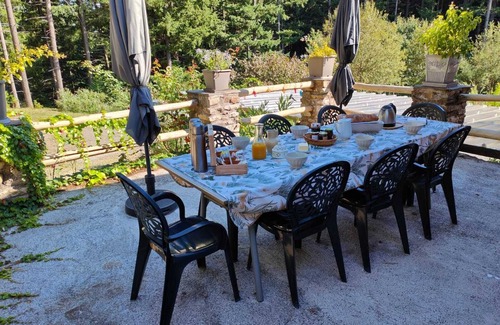 Saumane Casa | Casa Vacacional 'Le Mas De La Rode' con Vista a la Montaña, Terraza Compartida y Wi-Fi
