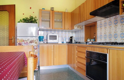 Cunardo Casa | Holiday Home 'Le Ore Liete Cunardo' with Private Garden, Balcony and Wi-Fi