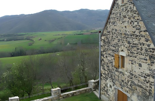 Rentieres Casa | Holiday Home 'Le Panorama' with Mountain View, Shared Terrace and Wi-Fi