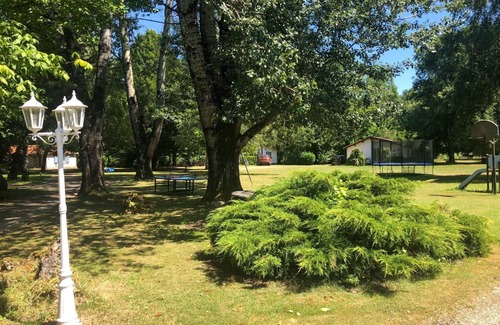 Varaignes Casa | Casa de vacaciones 'Le Pont' con piscina compartida, terraza compartida y jardín compartido