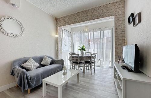 Tharon-Plage Casa | Holiday Home Les Coquillages by Interhome