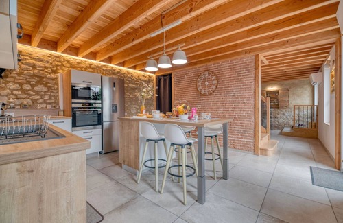 Caraman Casa | Holiday Home 'Les Echaunes' with Private Terrace, Wi-Fi and Air Conditioning