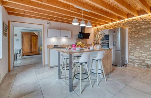 Caraman Casa | Holiday Home 'Les Echaunes' with Private Terrace, Wi-Fi and Air Conditioning