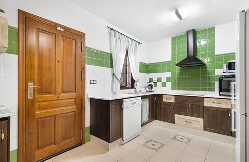 Orihuela Casa | Casa de vacaciones 'Lo Colorao' con vistas a la montaña, Wi-Fi y aire acondicionado