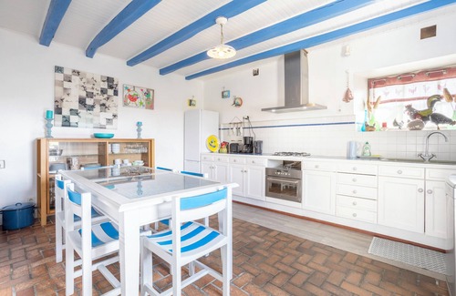 Riec-sur-Belon Casa | Casa de vacaciones 'Longère 5min De Pont-Aven' con jardín privado