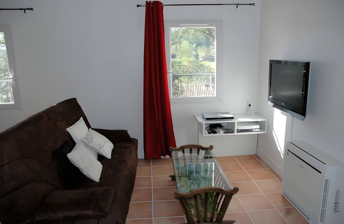 Le Tholonet Casa | Holiday Home 'Lou Jas Dé Raféou - Gîte Raphaël' with Mountain View, Wi-Fi and Air Conditioning