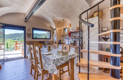 La Tour-Sur-Orb Casa | Casa de vacaciones 'Maison De Village' con piscina privada, Wi-Fi y aire acondicionado