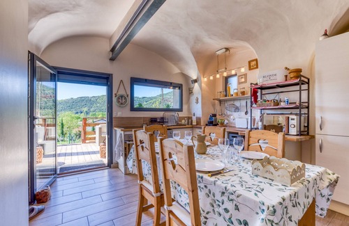 La Tour-Sur-Orb Casa | Casa de vacaciones 'Maison De Village' con piscina privada, Wi-Fi y aire acondicionado