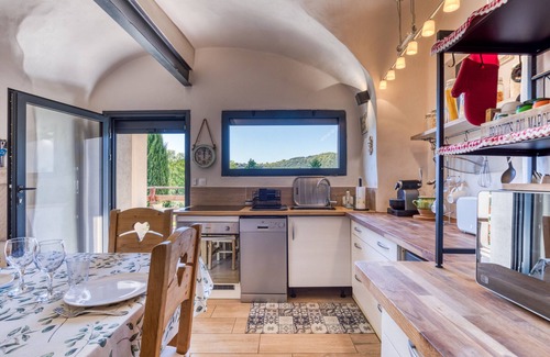 La Tour-Sur-Orb Casa | Casa de vacaciones 'Maison De Village' con piscina privada, Wi-Fi y aire acondicionado
