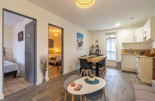 Ronce-les-Bains Casa | Casa de vacaciones 'Maison De Vacances Centre Ville' con terraza privada, jardín privado y balcón