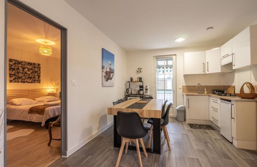 Ronce-les-Bains Casa | Casa de vacaciones 'Maison De Vacances Centre Ville' con terraza privada, jardín privado y balcón