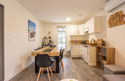 Ronce-les-Bains Casa | Casa de vacaciones 'Maison De Vacances Centre Ville' con terraza privada, jardín privado y balcón