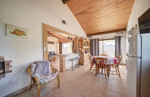Saint-Girons Casa | Casa de vacaciones "Maisonnette à la Campagne Ariège" con jardín compartido