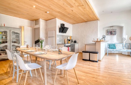 Revel Casa | Casa de vacaciones 'Maison Avec Piscine Et Remous' con piscina privada, terraza privada y Wi-Fi