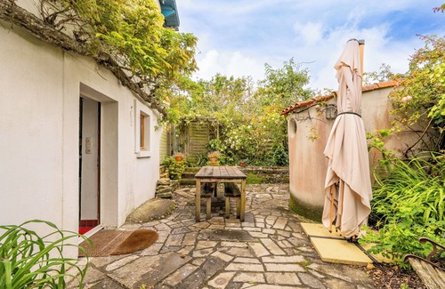 Pornic Casa | Casa de vacaciones 'Maison De Charme - 400m Plage' con terraza privada, jardín privado y Wi-Fi