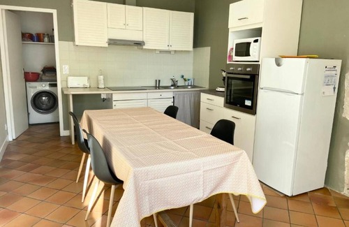 Rions Casa | Holiday Home 'Maison De Campagne' with Private Terrace, Shared Garden and Wi-Fi