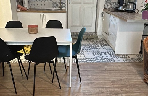 Capucins - Victoire Casa | Holiday Home 'Maison De Vacance Centre-ville' with Private Garden and Wi-Fi