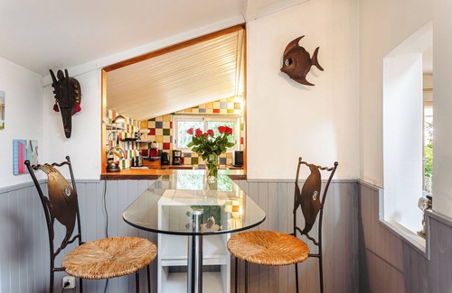 La Rochelle Casa | Casa de vacaciones 'Maison Coeur De Ville Chez Diego' con terraza compartida, jardín privado y Wi-Fi
