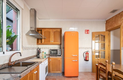 Alicante Casa | Holiday Home 'Mar De Ilusiones' with Wi-Fi and Air Conditioning